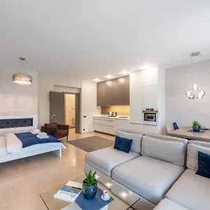 New Luxury Apt With Ac&parking In The Center Of Apartment