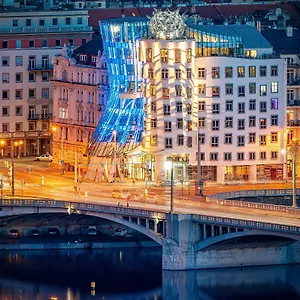 Dancing House - Tancici Dum Hotell