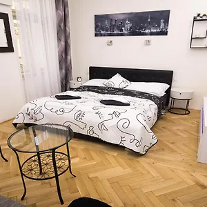 Appartamento Black & White By Wenceslas Square And Muzeum, Praga
